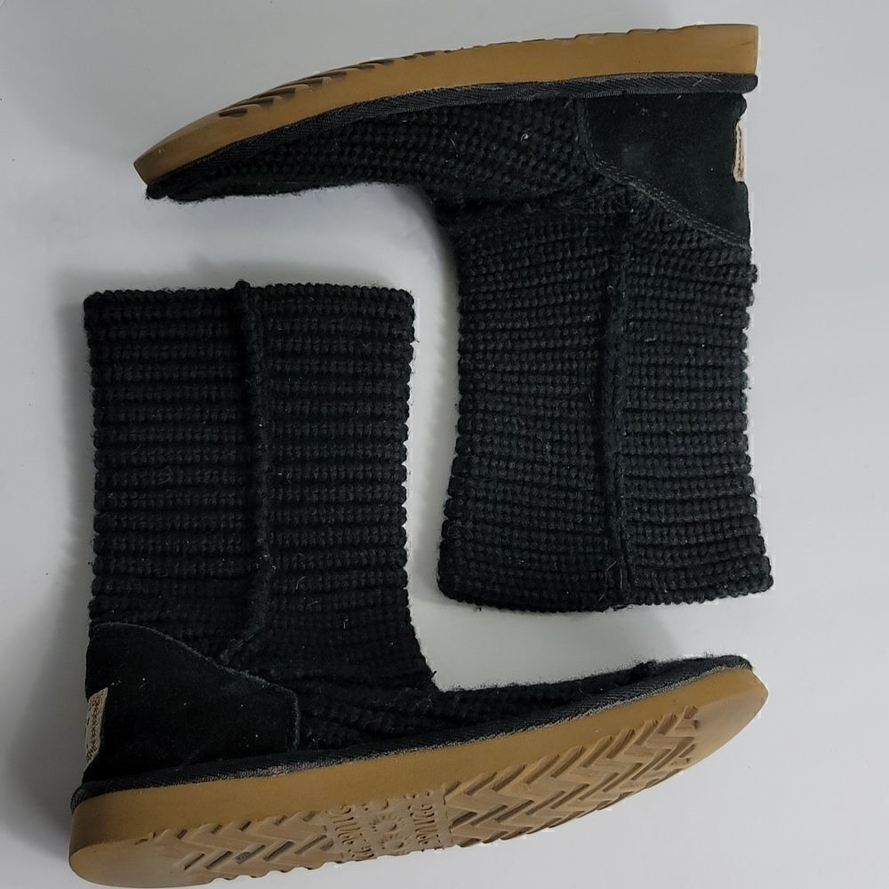 UGG classic Crochet Short Size 6